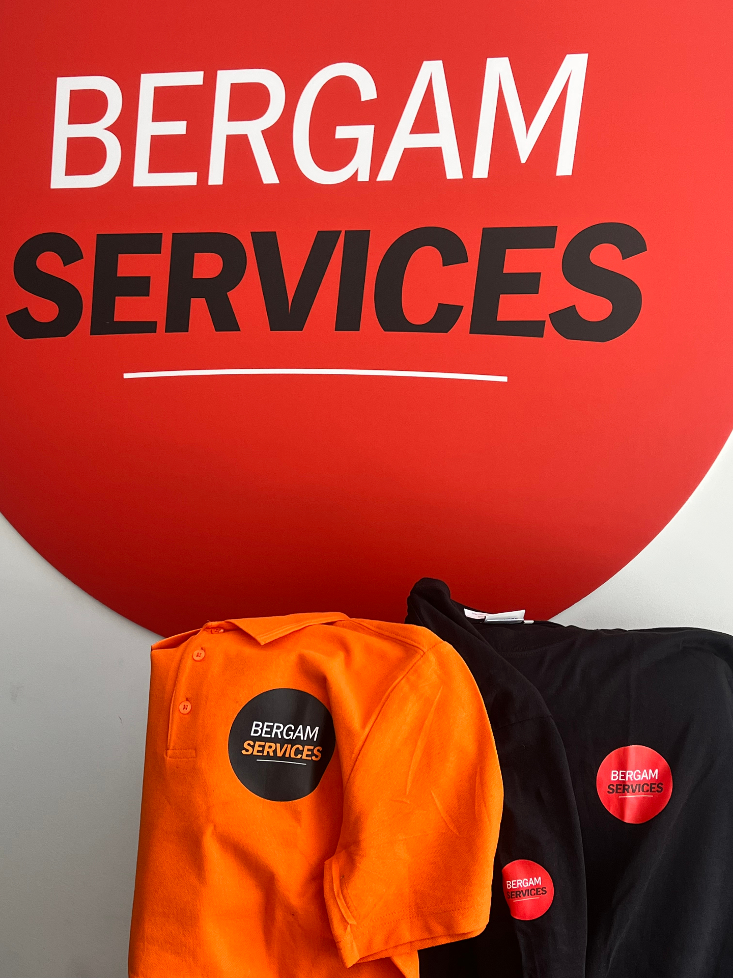 Bedrukte polo en shirt met Bergam Services logo
